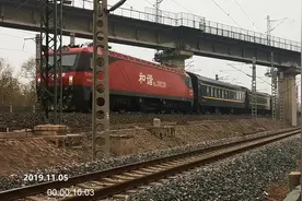 从北京开往辽源的2589次火车，经过天津南仓咽喉，即将进天津北站视频封面