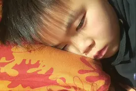 儿子还是第一次这么伤心的流泪，看看到底发生了什么事？