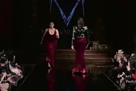 大码模特一席红衣，尽显时尚经典美感，落落大方！视频封面