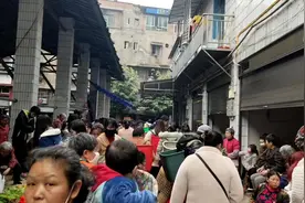 贵州遵义长沙镇开集第一天，这场面是有多久没赶集了？视频封面