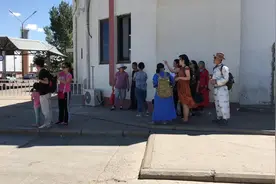 实拍蒙古国边境小城，看了蒙古人的生活，才知道捐三万只羊不容易视频封面