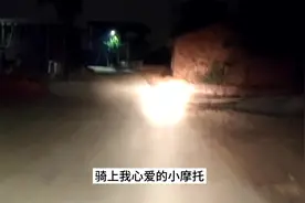 有多少试过一个人晚上经过黑黑的小路，害怕的时候用唱歌来壮胆