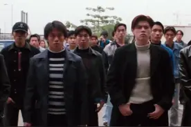 古惑仔5龙争虎斗：陈浩南带八百小弟围堵警署，是为了给兄弟祭拜视频封面