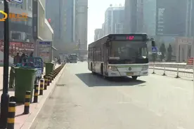 潍坊：今天市区108条公交线路班次和运行时间全面恢复视频封面