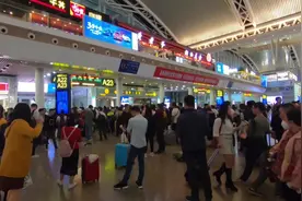 从广州南站到深圳北站，看看广东的两大最繁忙的高铁站建的怎样