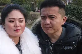 谈起过年的风俗，米饭妹说自己家乡气氛浓，每年都会杀年猪打糍粑视频封面