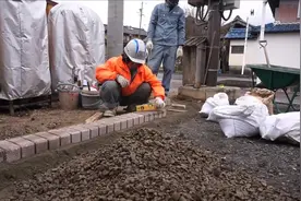 日本女性泥水工砌墙初期打底部分，这个活干的咋样视频封面
