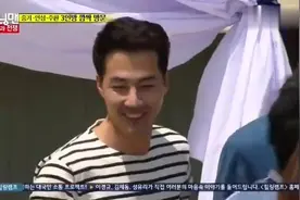 赵寅成宋仲基拍摄现场送咖啡，瞬间变成追星现场，实名羡慕了!视频封面