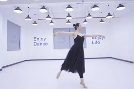 适合在家练习的芭蕾舞《追光者》，很美的神仙级舞蹈~