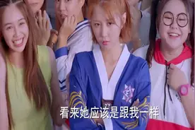 学校新来了一个男神，竟然比校草还帅，全校女生瞬间沸腾了！视频封面