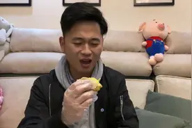 威哥三十岁第一吃榴莲，吃了一口就说以后再也不吃了，到底咋了