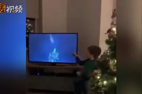 超暖！ 四岁男孩用手语给听障父母“讲”电视 场面温馨引人泪崩视频封面