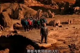 外星人一年排尿一次，邀请所有人围观，一本正经，忍不住想笑视频封面