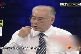 X诊所：舌苔不要轻易刮，专家：会破坏一些味蕾，没舌苔是咋回事视频封面