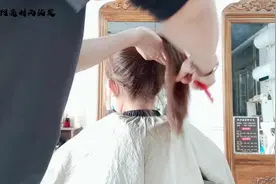 小姐姐说这次剪的马尾辫最好看 扎起层次分明披着成扇形 值得收藏