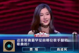 清华校花上台做节目，颜值高而且智商也高，让人羡慕啊！