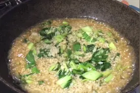 绍兴经典美食菜泡饭，吃过的人都知道，一把青菜一碗剩饭轻松搞定