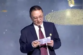 柳传志儿子终于结婚！柳传志上台讲话，了结一桩心愿