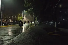 从西门进入西安交大，夜访西安交通大学【1】视频封面