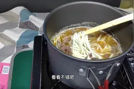 自驾游需要带哪些食物？方便食品必不可少，坐在车里吃美啦！视频封面