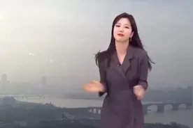 韩国女主播播报天气时突然跳舞！网友：台长还有三秒到达现场！！视频封面