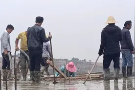 农村亲戚帮忙，5万块钱就可以盖好一层100多平米的房子。视频封面