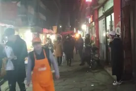 山西大学附近的小巷子，小旅馆很多，看看晚上的样子视频封面