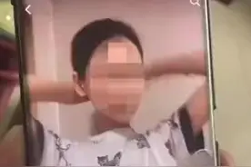 女子穿交警制服玩变装 被拆穿后尴尬道歉图片