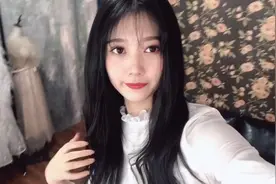 美女袁内向约闺蜜拍写真，因为裤子太勒，肚子被搞出这么大一坨肉视频封面
