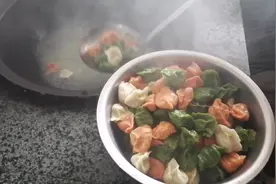 山西小伙过元宵节不吃汤圆，吃饺子而且还是三色饺子你见过没有视频封面