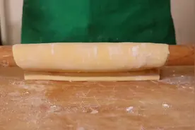 这才是手擀面最传统的做法，2克盐2克碱放进去，想不劲道都不行视频封面