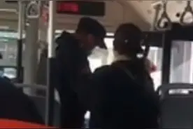 因不会扫码，和司机发生争执！老年乘客出行问题到底该咋办？视频封面
