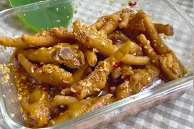 冰冰的凉拌蒜蓉鸡爪啃起来，三十块钱吃到饱，材料简单制作方便