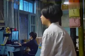 影视：儿子沉迷电脑游戏，妈妈怎么劝都没用，这下妈妈真生气了视频封面