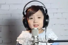 天籁童声：5岁小女孩蒋雨晨演唱经典歌曲《雨花石》，红遍网络