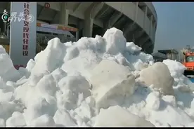 太阳底下人工造雪，看看到底是造得快还是化得快？视频封面
