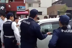 温柔的日本警察  求犯罪人打开车门就差给跪下了(-。-)y-゜゜゜视频封面