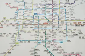 给大家分享一张“北京市地铁线路图，有些朋友不知道的可以看一下视频封面