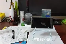 衣架制作成手机支架，过程超简单，方便又实用。