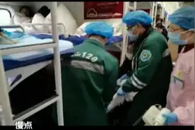 温暖一幕！列车上的爱心接力视频封面