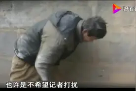 小男孩流浪街头捡垃圾为生，对于家庭信息一问三不知，令人心疼视频封面