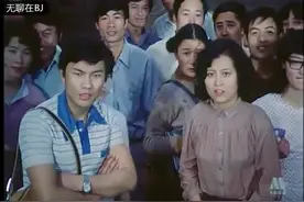 1981年老电影《端盘子的姑娘》视频封面