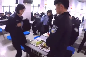 火遍全球的鬼步舞《Seve》兵哥哥也忍不住来秀一下，太魔性！