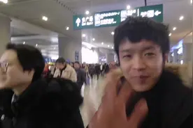 今天坐高铁，要了一个小姐姐微信，结果Rick浪尴尬了视频封面