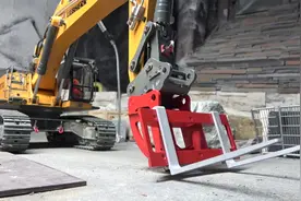 挖掘机自己换钻头，这水平和蓝翔学校比怎么样？