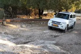 丰田普拉多与三菱帕杰罗越野终极PK！看谁更强！视频封面