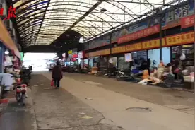 长江日报记者探访武汉华南海鲜市场：商铺正常营业，秩序井然视频封面