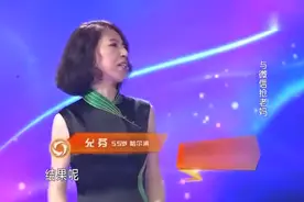 母亲疯狂迷恋玩微信无法自拔，手机不离手饭都不做了，女儿很抓狂视频封面