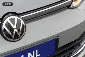 最新的大众高尔夫8！水泥灰实车，颜值你们会打几分视频封面