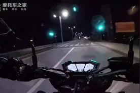 川崎z800夜晚街头暴走，油门轻轻一拧直接上到150视频封面